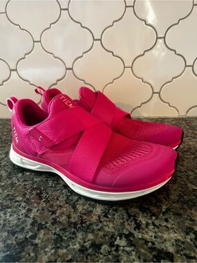 TIEM Slipstream Cycling Shoes Hot Pink Size 8 EUC!